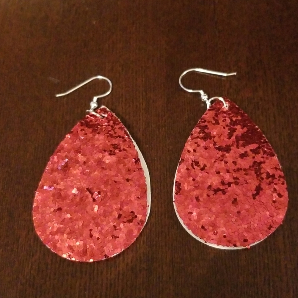 LAST 1🆕️Teardrop glittery heart earrings - Picture 3 of 3